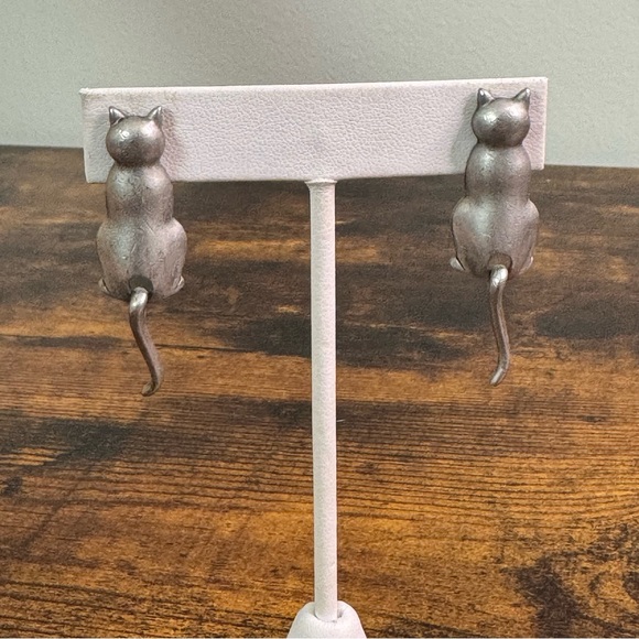 JJ Jonette Pewter Cat Earrings with Articulated Tail Post Back Vintage 80’s - Picture 8 of 8
